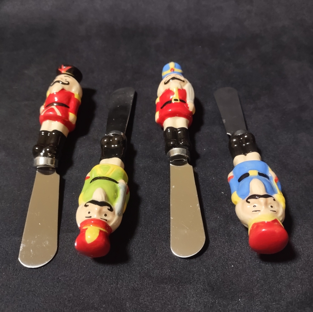 Avon 2013 Set of 4 Christmas Holiday Toy Soldiers Appetizer Spreaders